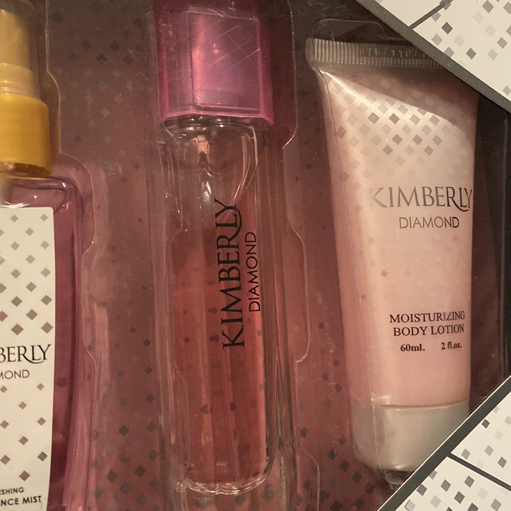 Kimberly Diamond 4 Piece Womens Body Lotion/Shower Gift Set New - Picture 5 of 10